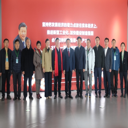 中國環(huán)保產(chǎn)業(yè)協(xié)會黨委書記、會長郭承站率領各省市環(huán)保產(chǎn)業(yè)協(xié)會領導蒞臨泰隆集團參觀考察