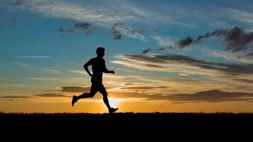 如果你堅(jiān)持跑步一年，將會(huì)發(fā)生什么？